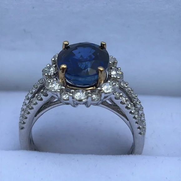 18kt White Gold 4.7 TCW Lab Grown Sapphire and Natural Diamond Ring Size 6.5 - Picture 5 of 12